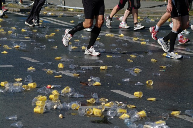Water stop at the Berlin Marathon (Source: Wikimedia Commons.)