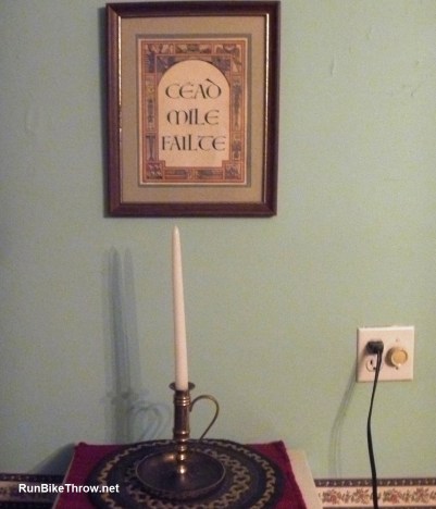 This was on the wall of my bedroom at the B&B. Fortunately it means, "A hundred thousand welcomes" and not "50 mile failure."